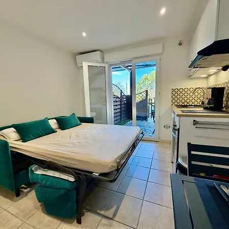 Apartment Neuf Ensoleille A Saint-florent Avec Piscine